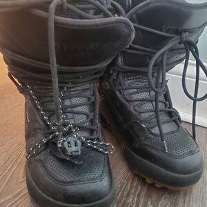 NORTHWAVE Black Snowboard Boots with Lace-Up Design